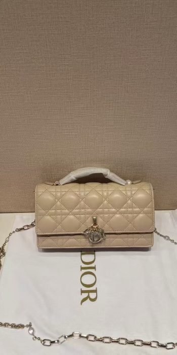 5541c126faf731faf79ddcf93cbe0fd4