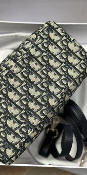 77afecc5db6198574331f21493d04d38