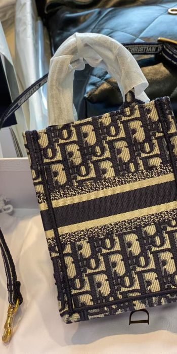 9d3e03c67f27841d5dc1aa9e13968e84