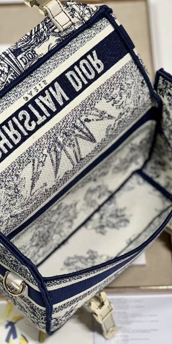 b0e40788427e85406e16fda46a44b397