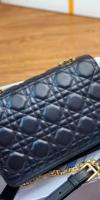 d196b87d7d81a697bfa6e35d542625af