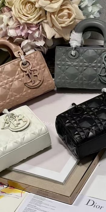 d3ec0a5bc697949e51af7ccbab0c3e81